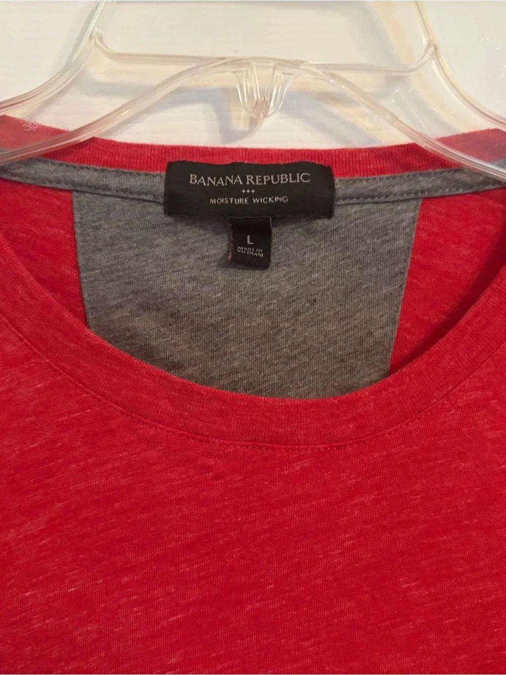 Banana Republic Men’s Heather Red Crewneck Tee